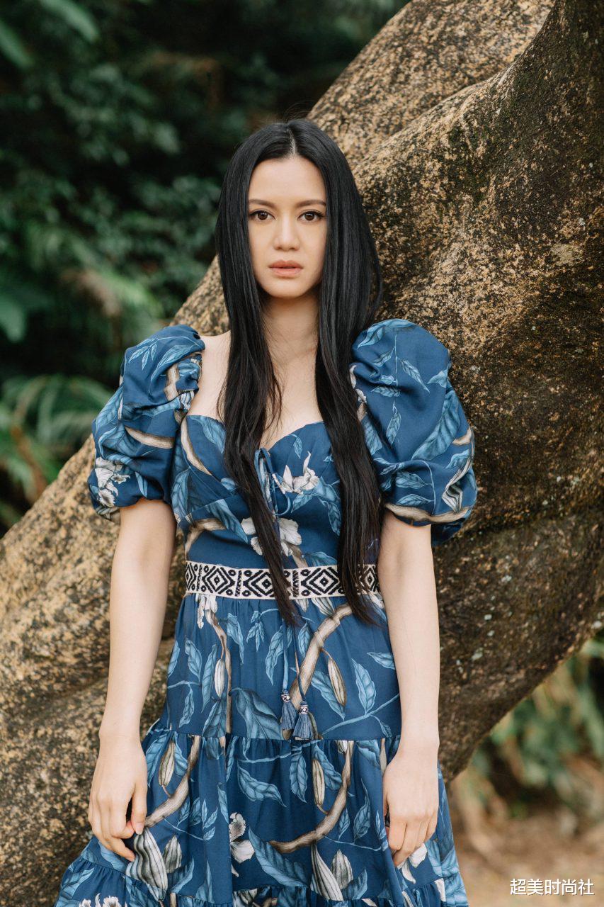 超美时尚社|身家百亿富婆林恬儿为夫庆生，穿搭年轻似少女，曾是霍启山前女友