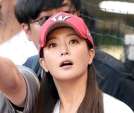 小陈有说 44岁金喜善穿白T恤牛仔裤身材超棒，青春状态如少女，保养得真好