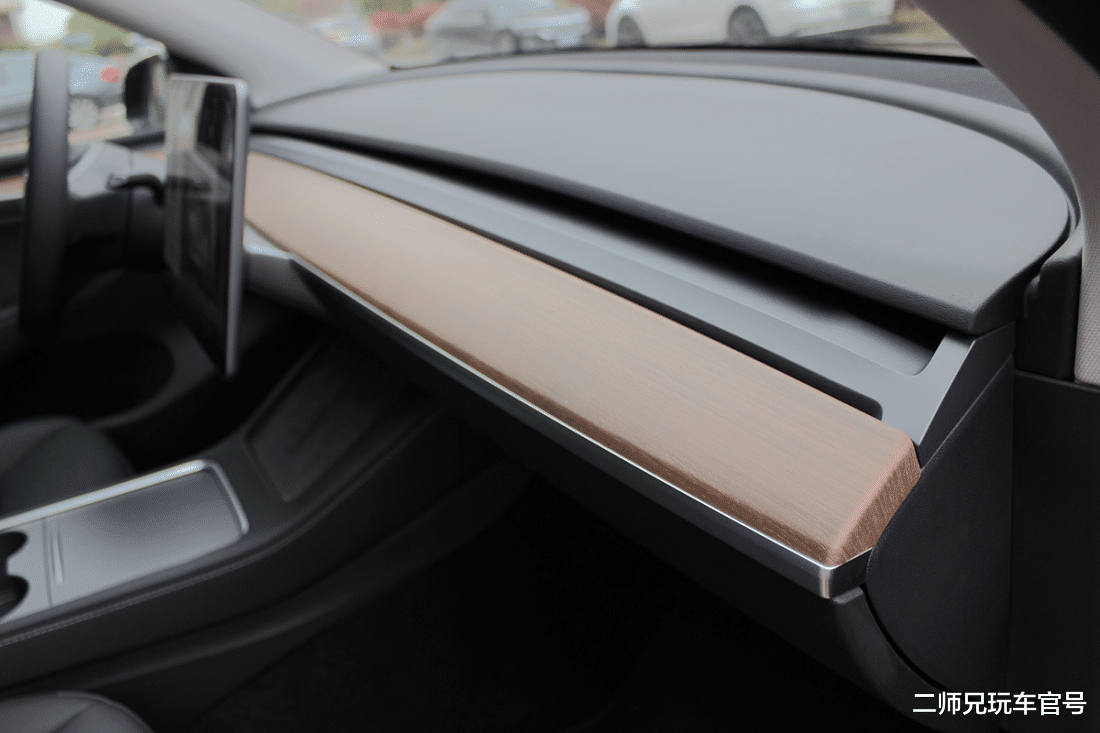 京东 试驾特斯拉Model Y：这玩意儿开起来咋就那么像个“大玩具”？