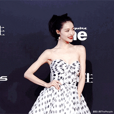 刘亦菲|红毯比美直角肩稳赢、古装造型斜肩显气质，女星肩部较量也有玄机