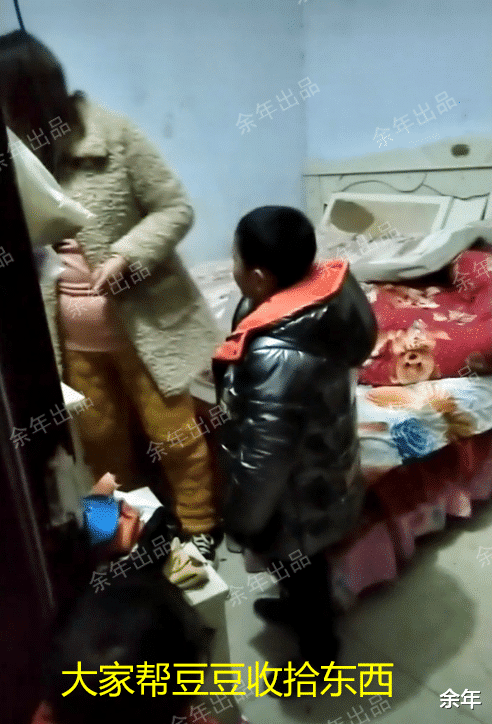 小清欢捡拾 驻马店7岁男孩被锁家里，父母均出去打工，被发现时饿了5天