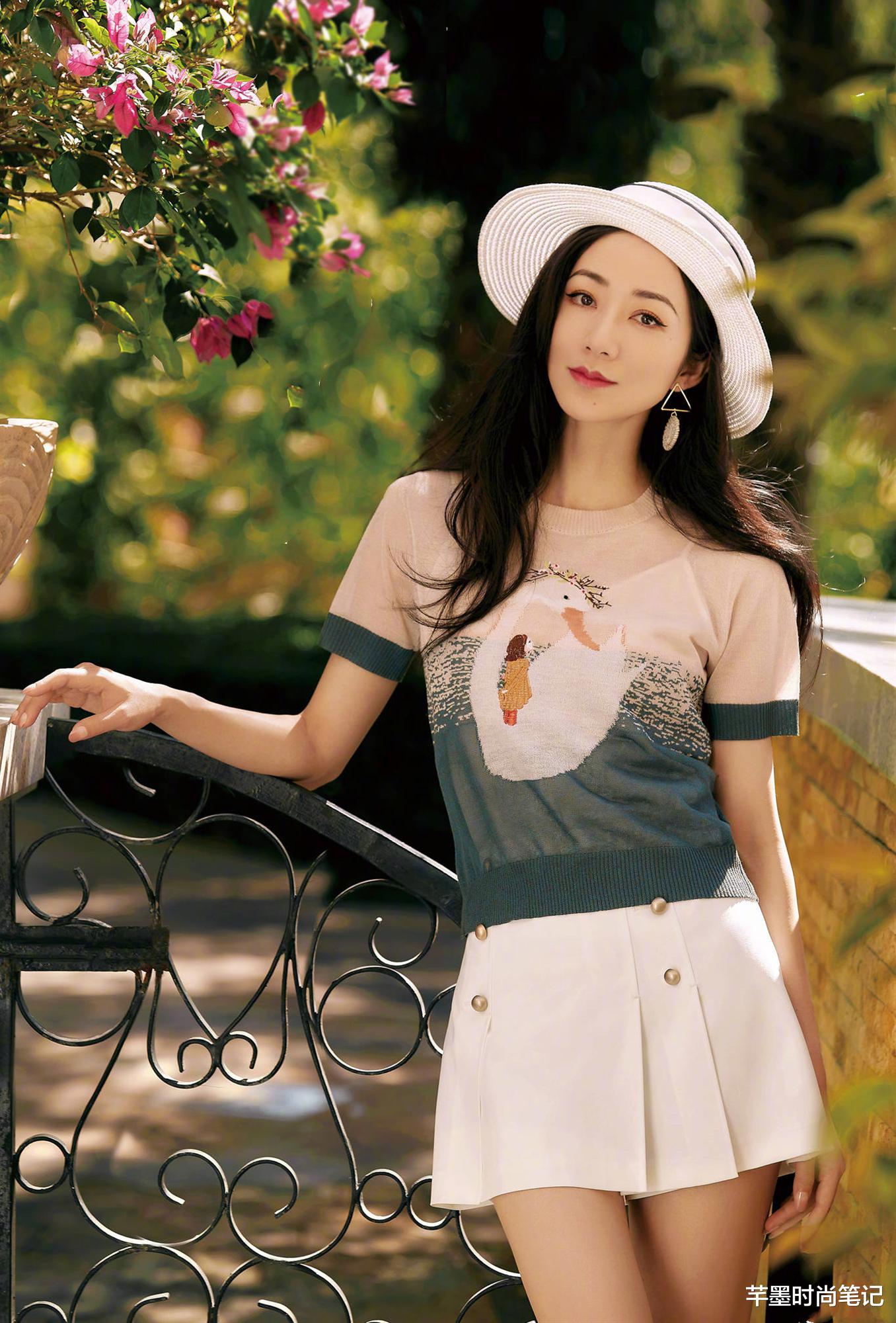 穿衣搭配|韩雪扎儿童马尾太“装嫩”了吧,牛仔外套搭配开叉裙,青春又俏皮