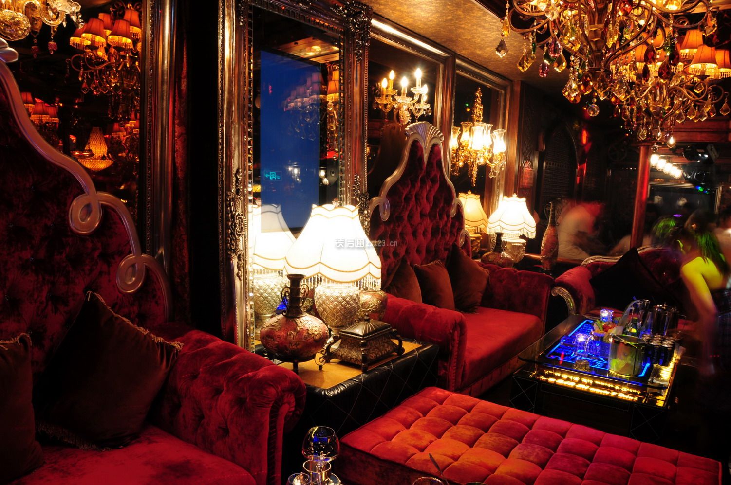 魔都老白 女大学生迷恋网赌，一月输掉50万，两年艰辛还债之路