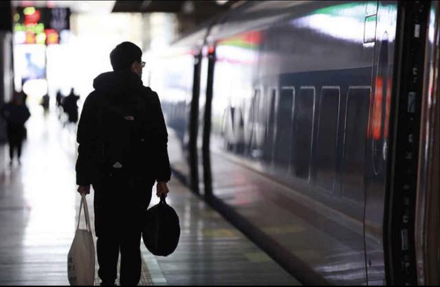 健康时报社 本轮新冠疫情5地“源头”均存在跨地区传播，专家：严控跨区域流动