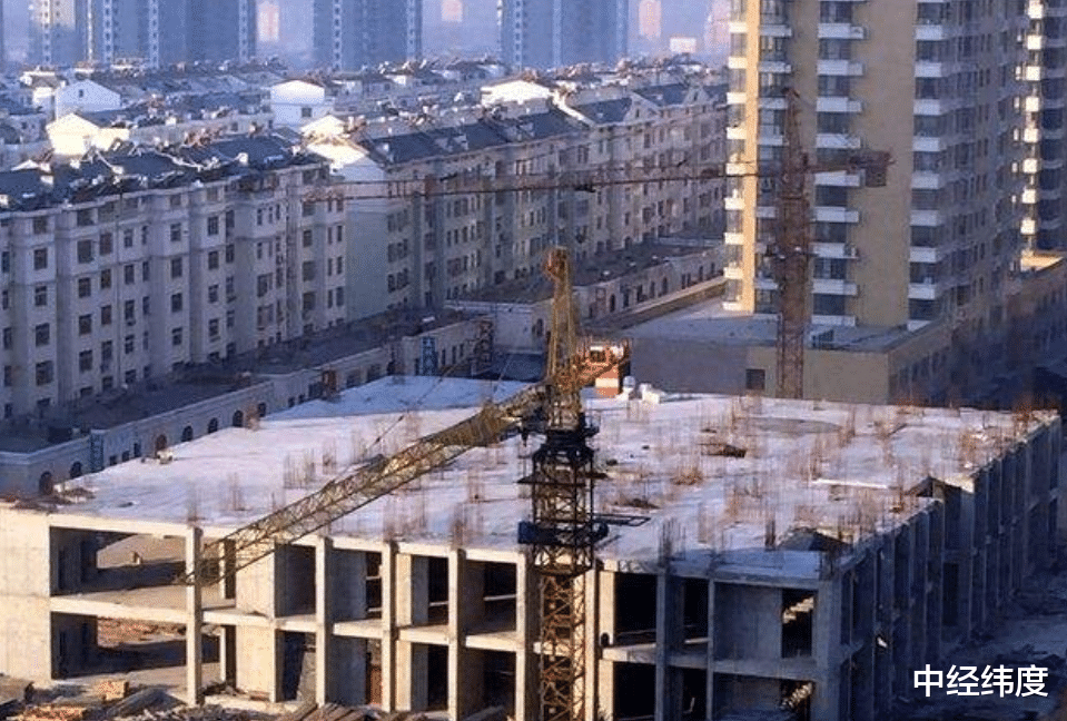 工地|为何工地烂尾后，塔吊闲置多年不撤走？或因5点，想撤也不能撤