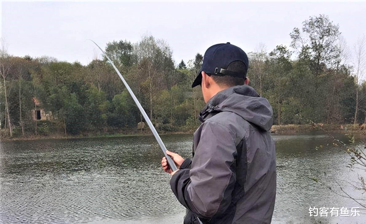饵料|冬天用长竿钓鱼，如何调漂？做好这点，渔获翻倍
