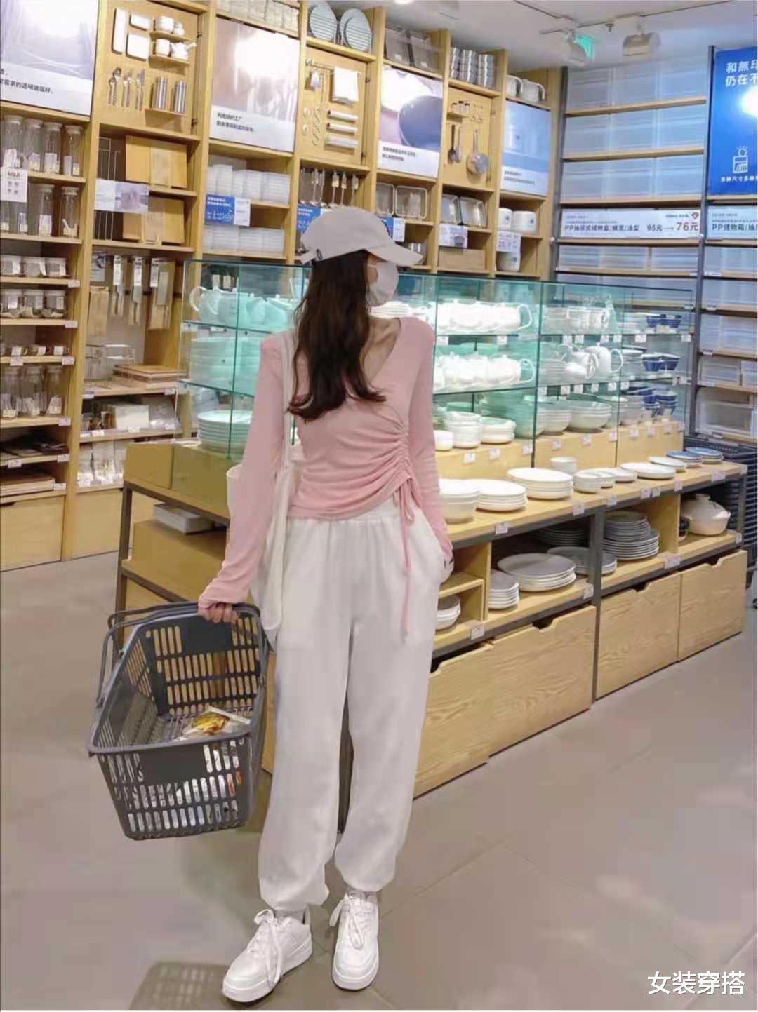 女装穿搭|夏天运动裤搭配什么上衣好看