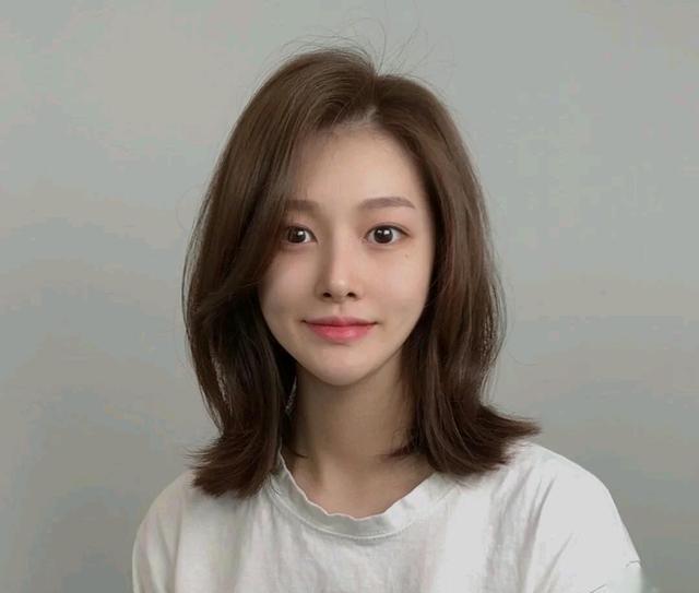 发型|比短发柔和，比长发清爽，初恋头今年又要火了，大脸、方脸也能剪