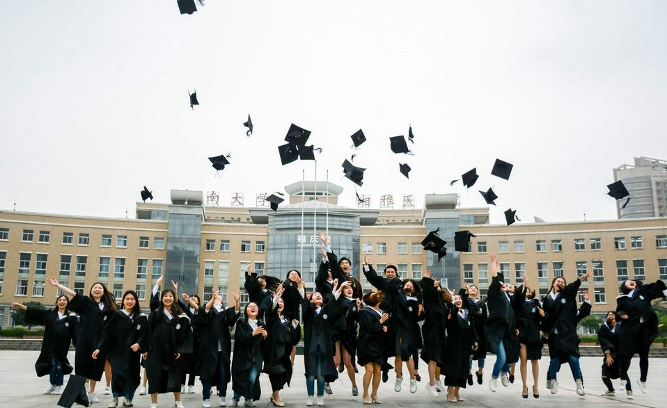 复旦大学|复旦教授建议：毕业生应先“啃老”3年，再去找工作，是何道理？