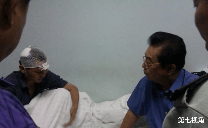 李双江|被骂被指责8年也不敢露面的李双江，如今82岁气喘手抖老态龙钟