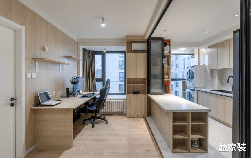 现代风格的绝美搭配,厨房和餐厅连在一起,不仅实用还能享受阳光