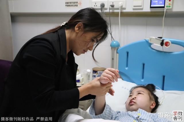 摄客微刊 女孩患病双腿瘦成皮包骨，妈妈24小时守护，女儿：还想跳舞