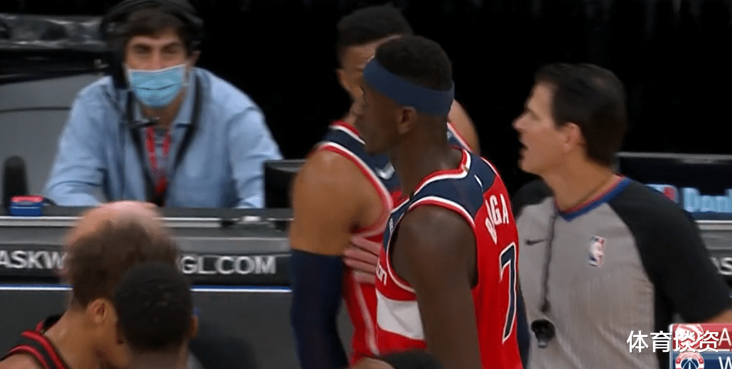 朗多|暴脾气！威少和朗多冲突互喷，裁判飞奔拉人，两人半场两冲突太火爆