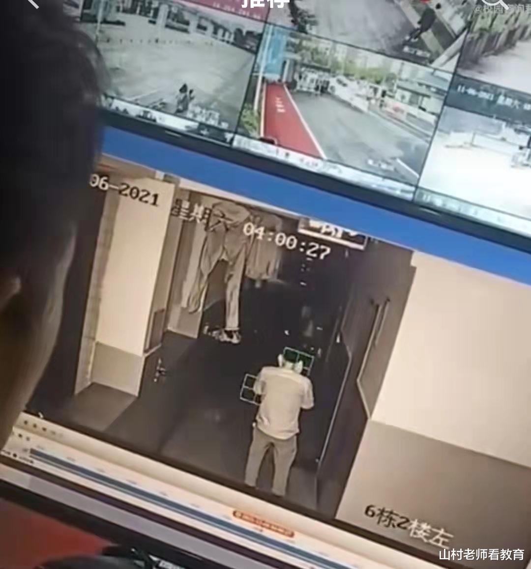 武汉某高校女寝室深夜“遭袭”,校外男子翻入,女生:内裤全没了