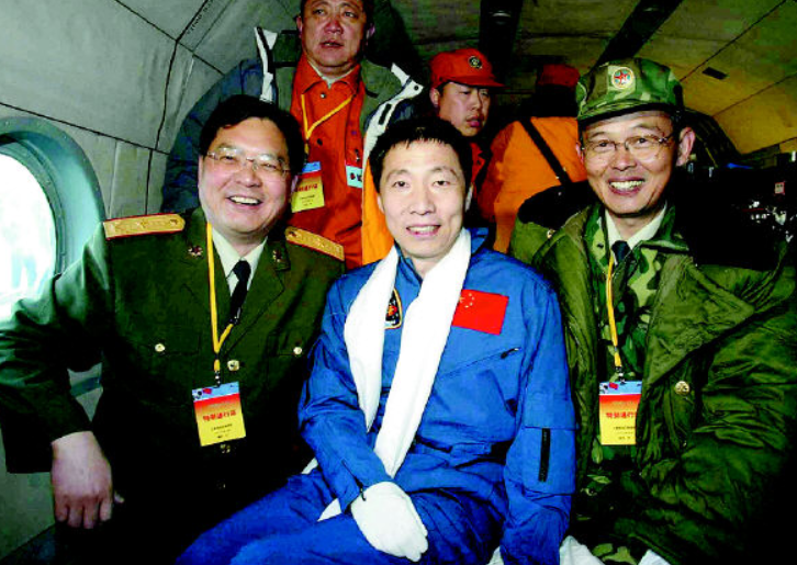 适者生存|太空漫步第一人——中国宇航员杨利伟，为何上太空还要带手枪？