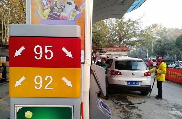 原油 油价怎么还不降，都和伊朗合作买油了， 国际油价对我们有啥用？