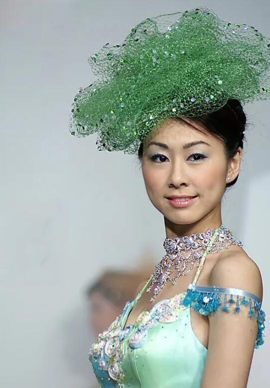 范上官|40岁的胡定欣,走到今天该怪谁呢?成于干爹败于自己