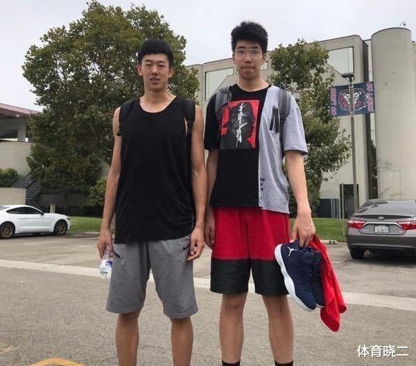 浙江男籃|29分26板！浙江2米22年輕內(nèi)線大爆發(fā)，易建聯(lián)終于后繼有人