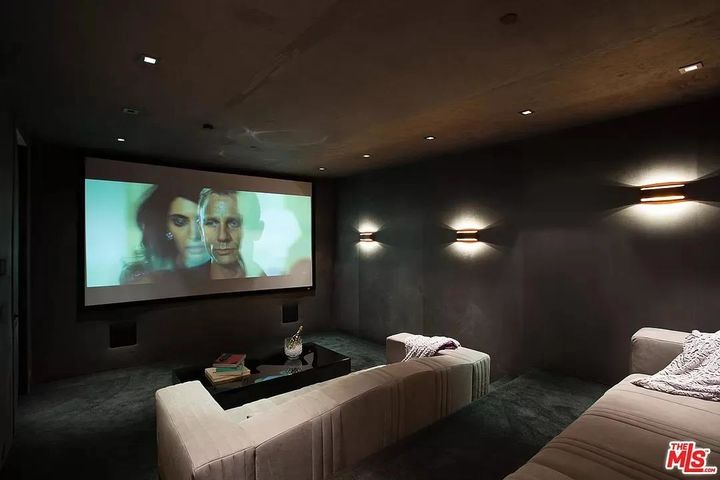 “壕”无人性!5个卧室9个浴室,王思聪的1600平豪宅位最尊贵地区