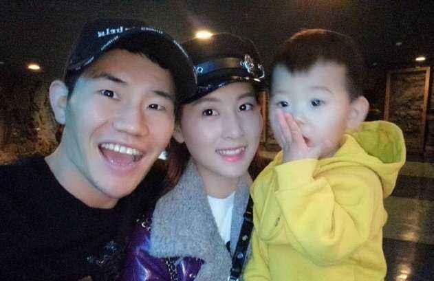 明星|曾是最丑童星，却娶了中国老艺术家孙女，老婆长得堪比一线明星