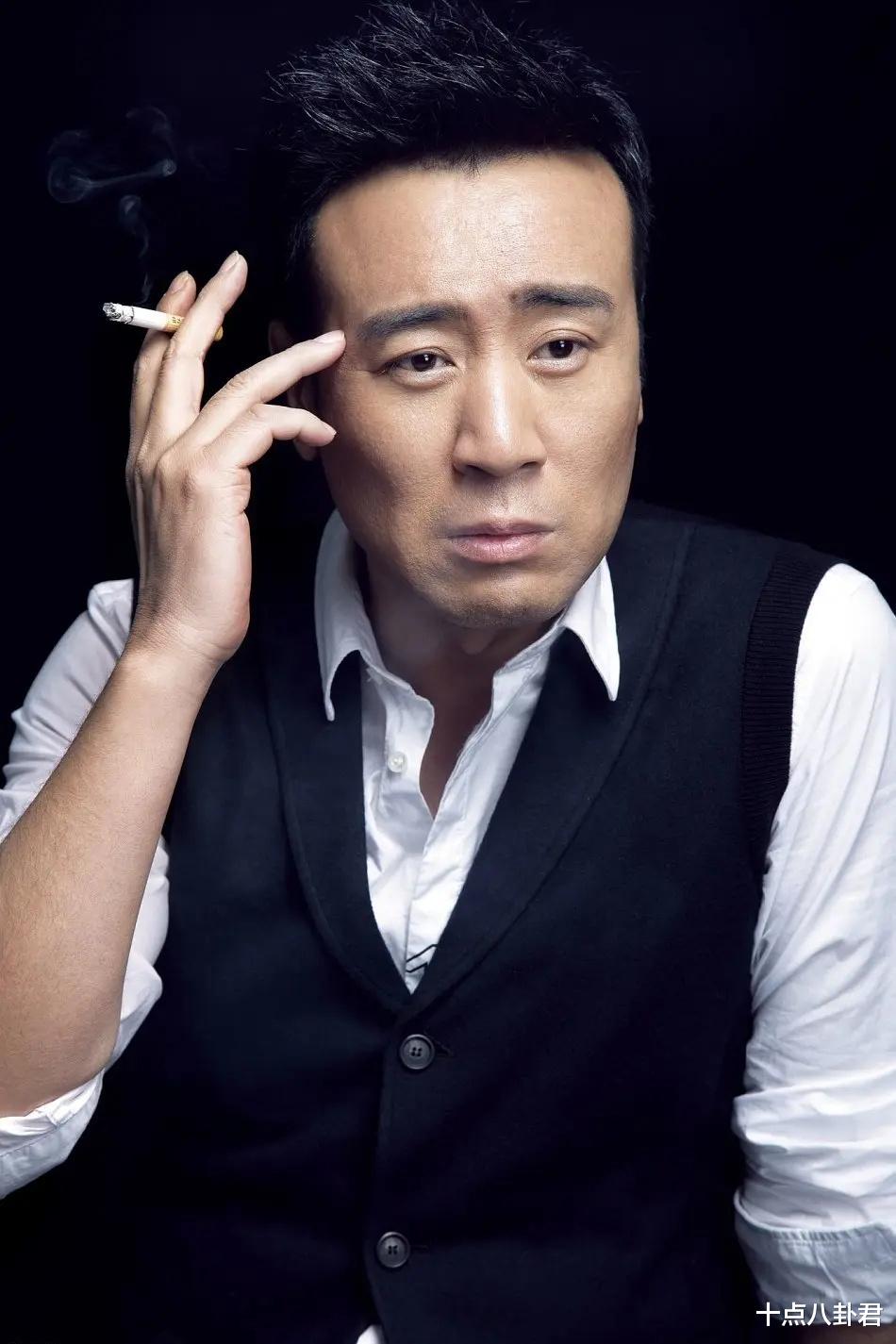 于和伟|于和伟：喝大姐奶水长大，穷小子翻身成明星，与妻子恩爱20多年