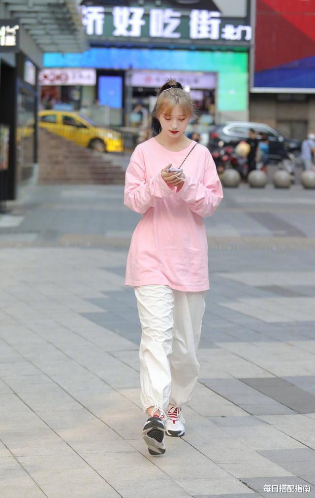 每日搭配指南|夏天别总穿得太花哨,学会这样来穿“浅色系”,美得温柔又高级