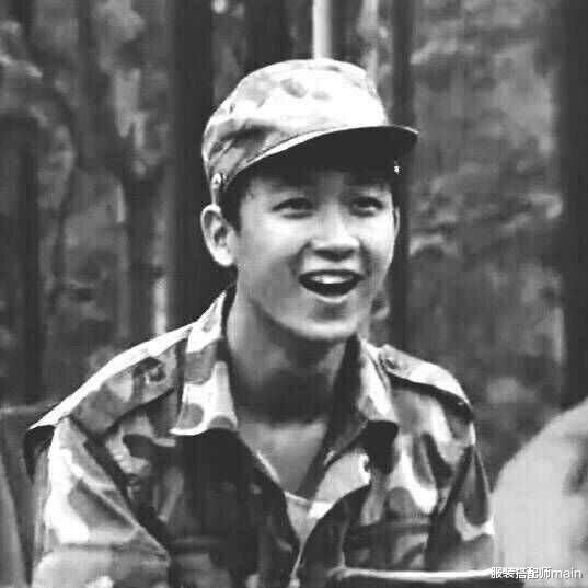 服装搭配师main|年轻靠颜值，中年靠演技，爱摇滚也爱书画，潘粤明真宝藏好男人