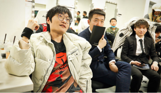 文明与征服|德杯淘汰赛即将开打 滔搏发布对阵iG海报 物是人非 New iG