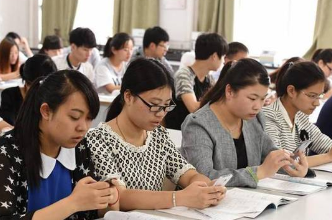 |将来“没前途”的大学生，毕业找工作都成问题，名校学生也没用