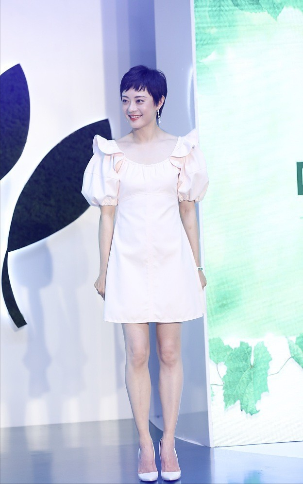 BiuFashion|孙俪淡雅淑女的着装很加分，即使当妈很多年，依旧有清纯感
