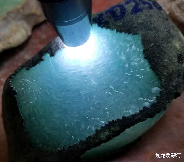 翡翠|哪些翡翠原石是没有雾层的？为什么说蜡皮壳原石没有雾层？