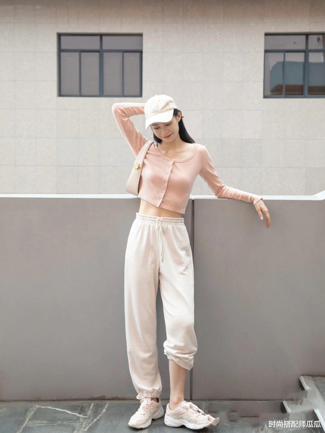 时尚搭配师瓜瓜 今年这条“懒人裤”火了,百搭显瘦,关键还时髦,杨幂都上头了