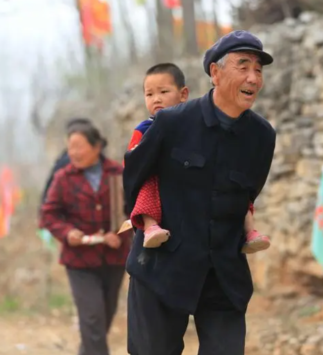 衰老|为啥老人身上有一股怪味?建议50岁后,远离5个习惯,或老了没味