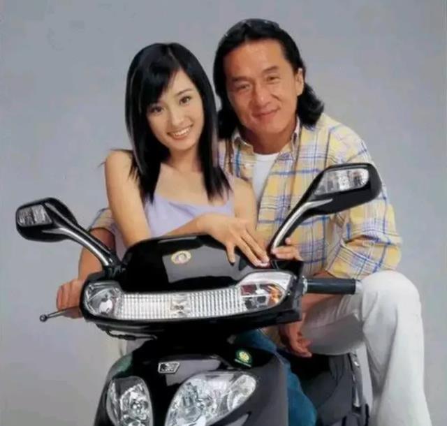 杨幂|杨幂和成龙一起代言摩托车,杨幂报酬是600元,后来却多得了5万