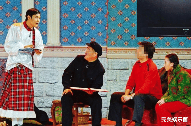 谢广坤|34岁丫蛋复出被嘲，跟谢广坤穿情侣装直播带货，发量稀疏身材臃肿