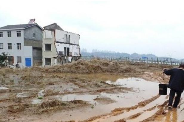 小米粒妈咪 湖北“有骨气”钉子户, 坚持叶落归根不拆迁, 5年间缺水断电终不悔