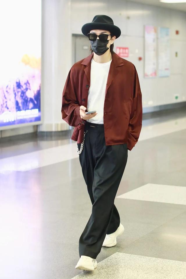 赵又廷|男星街拍 | 陈飞宇金发造型亮相，哈里和梅根现身纽约