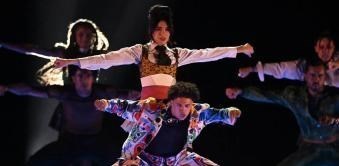 泰勒·斯威夫特|31岁霉霉婆家领走大奖，发福风波后终于重拾露肚装，巅峰重现？