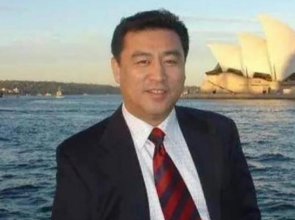 张宏民|央视男神张宏民：32年0失误获最高奖项，60岁时因无儿无女受嘲讽