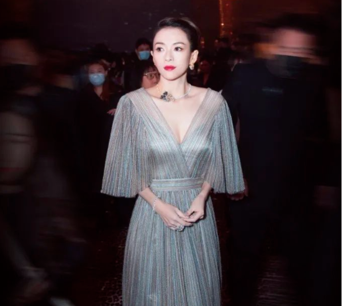 灵熙说珠宝 章子怡被称之她为东方“美人坯子”,10衣服展示她不仅美还会穿