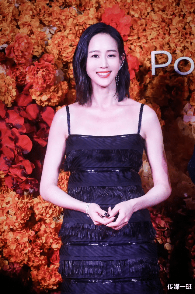 周冬雨|VOGUE红毯PK：杨幂白纱遮面撩人，童瑶秀大长腿，汤唯状态好绝