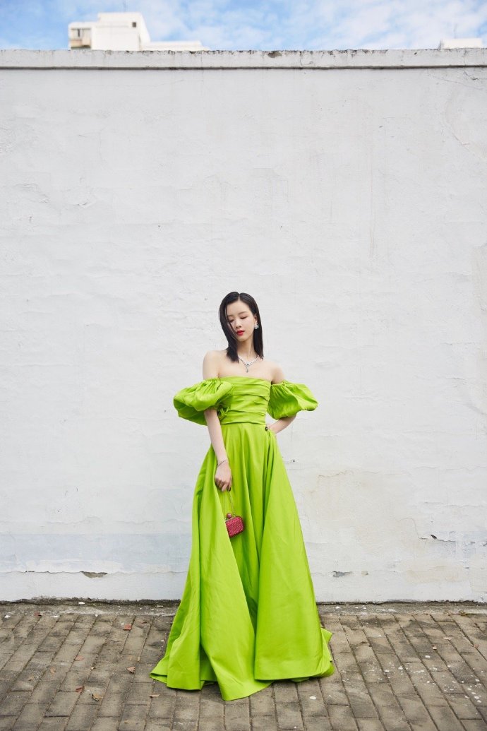 刘诗诗|ELLE风尚大典：刘诗诗粉裙温婉，唐嫣美腿吸睛，关晓彤再惊艳全场