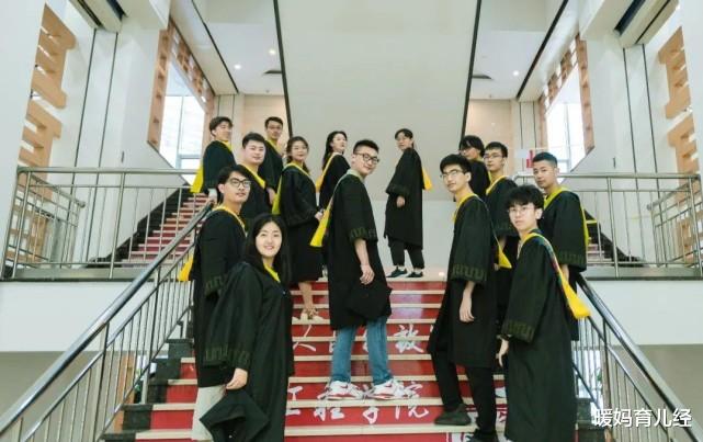 暖妈育儿经|黑龙江一高校火了，本科毕业后一起当研究生同学，网友：厉害了