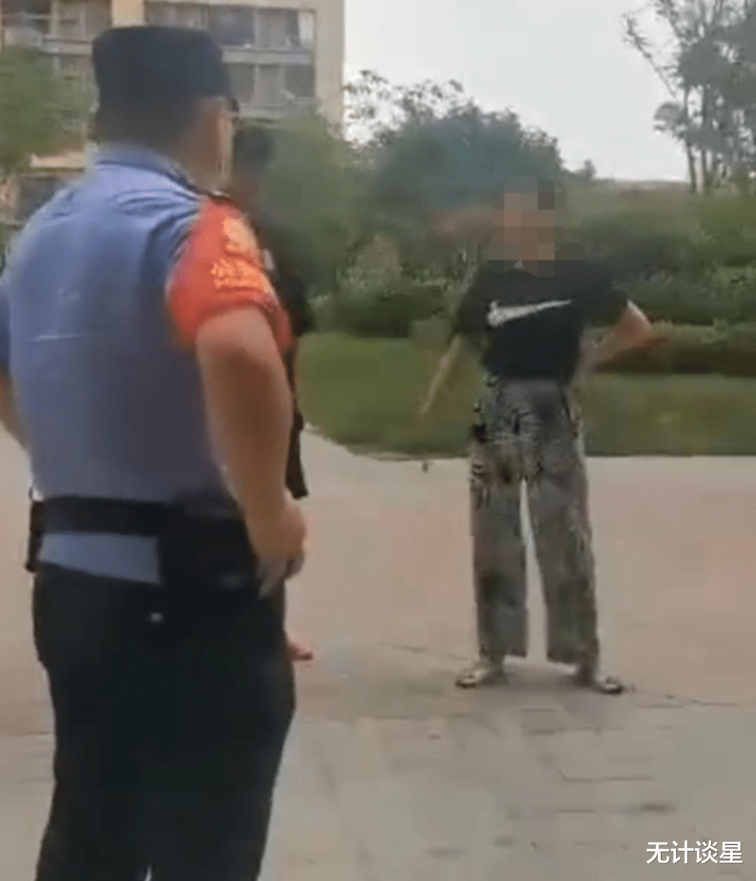 无计谈星|“遛狗骂人”事件持续发酵,徽州宴老板连夜道歉,这回彻底凉了?