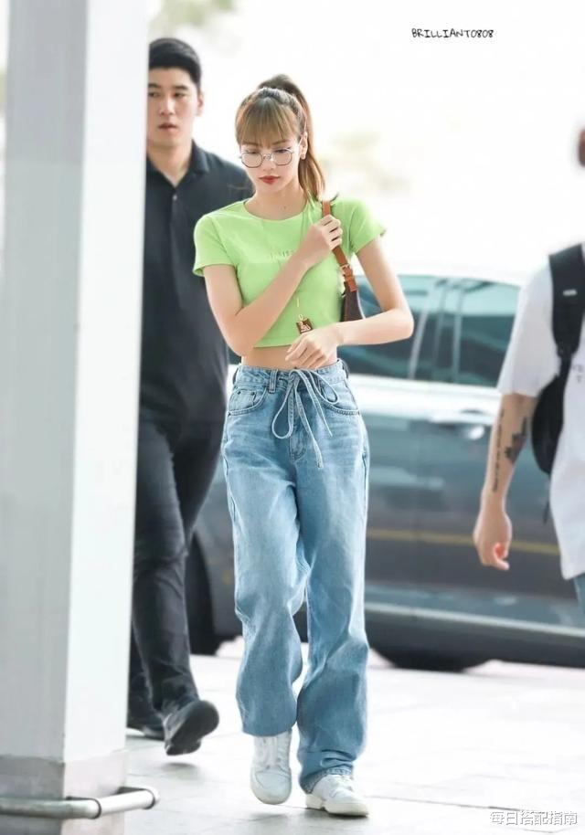 每日搭配指南|T恤别总穿黑白灰了，今夏更流行“糖果色T恤”，时髦减龄还百搭