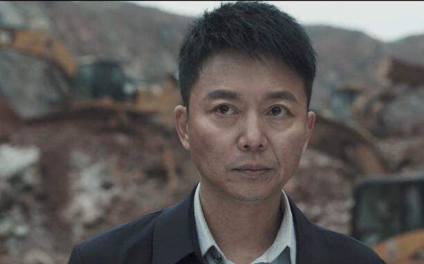 扫黑风暴|《扫黑风暴》到处抠细节，从这三个细节可以看出，裴勇必定是内鬼