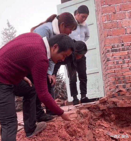 |牛爱芳承认母亲是租的？5000块钱打发演员，网友：纸包不住火