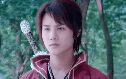 鞠婧祎|鞠婧祎新剧官宣，失忆穿越到郑业成的“手机”，奇妙的恋爱之旅！