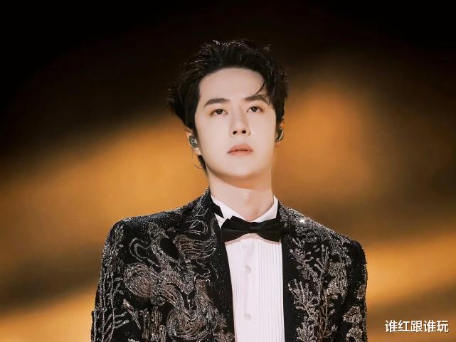 王一博|上了一次跨年，黑热搜连续挂了两天！王一博，到底是得罪了谁？