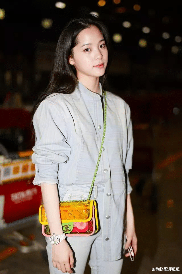 时尚搭配师瓜瓜|女人适合戴“手镯”还是“手表”?三个理由告诉你,戴错很尴尬